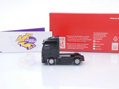 Preview: Herpa 320245 # MAN eTGX GM 2-achs Zugmaschine " schwarz " 1:87
