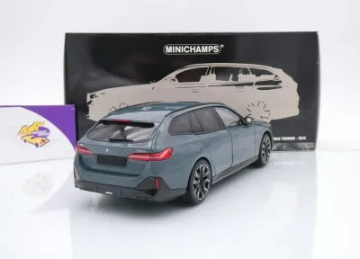 Preview: Minichamps 110023600 # BMW i5 M60 Touring Baujahr 2024 " Cape York Grün " 1:18