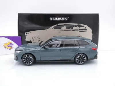 Preview: Minichamps 110023600 # BMW i5 M60 Touring Baujahr 2024 " Cape York Grün " 1:18