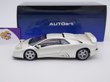 Preview: AUTOart 79141 # Lamborghini Diablo SE30 JOTA Baujahr 1995 " weißmetallic " 1:18