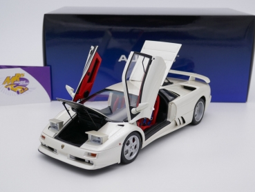 Preview: AUTOart 79141 # Lamborghini Diablo SE30 JOTA Baujahr 1995 " weißmetallic " 1:18