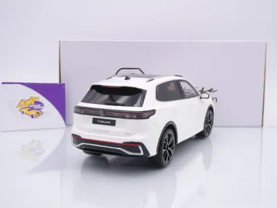 Preview: Ottomobile OT1219 # Volkswagen VW Tiguan e Tsi R-Line Baujahr 2024 " weißmetallic " 1:18