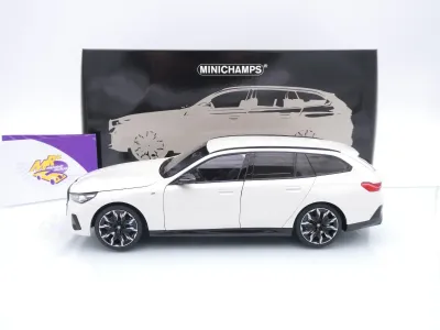 Preview: Minichamps 110023601 # BMW i5 M60 Touring Baujahr 2024 " weißmetallic " 1:18