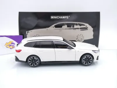 Preview: Minichamps 110023601 # BMW i5 M60 Touring Baujahr 2024 " weißmetallic " 1:18