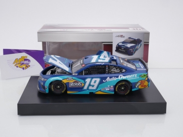 Preview: Lionel Racing C192123AOSMT # Toyota Camry NASCAR 2021 " Martin Truex Jr. - Auto-Owners Insurance / MTJF / Sherry Strong " 1:24