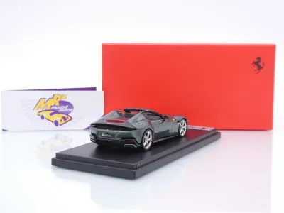 Preview: Look Smart LS556A # Ferrari 12 Cilindri V12 Spider Baujahr 2024 " Verde Toscana " 1:43