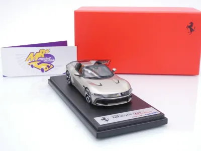 Preview: Look Smart LS556J # Ferrari 12 Cilindri V12 Spider Baujahr 2024 " Grigio Ingrid " 1:43