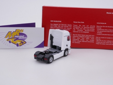 Preview: Herpa 315081 # Renault T Facelift 2-achs Zugmaschine " weiß-schwarz " 1:87