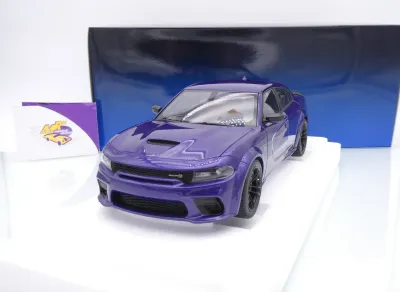 AUTOart 71757 # Dodge Charger SCAT Pack Widebody Baujahr 2020 " Lilametallic ( Plum Crazy / Purple ) " 1:18
