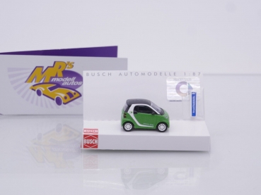Preview: Busch 46225 # Smart Fortwo Electric Drive mit Ladesäule Baujahr 2012 " grün-weiß " 1:87
