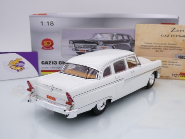 Preview: TOYWAYS Y8A11467 # GAZ13 Chaika Saloon Baujahr 1959 " weiß " 1:18 Lim. ED. 625pc