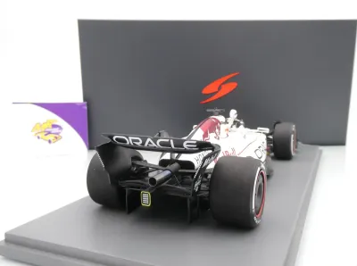 Preview: Spark 18S1004 # weißer Red Bull RB21 F1 #1 Win Japan GP 2025 " Max Verstappen " 1:18