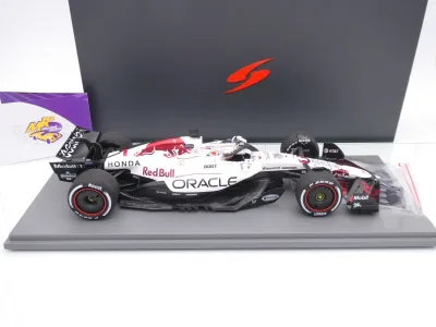 Preview: Spark 18S1004 # weißer Red Bull RB21 F1 #1 Win Japan GP 2025 " Max Verstappen " 1:18