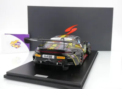 Preview: Spark 18SG072 # Porsche 911 GT3 R #54 24h Nürburgring 2025 " Team Dinamic GT Pirelli " 1:18