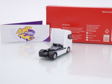 Preview: Herpa 315760 # DAF XG 2-achs Zugmaschine " weiß " 1:87