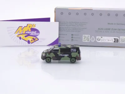 Preview: Herpa 700917 # Volkswagen VW T6.1 Bus " Feldjäger Flecktarn - Bundeswehr " 1:87