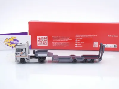 Preview: Herpa 320849 # MAN TGX GM Tieflade-Sattelzug " Sikora - Trucker Babe Cindy " 1:87