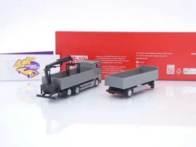 Preview: Herpa 320825 # MAN TGX GN Pritschen-Hängerzug mit Ladekran " grau " 1:87