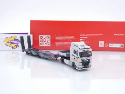Preview: Herpa 320849 # MAN TGX GM Tieflade-Sattelzug " Sikora - Trucker Babe Cindy " 1:87
