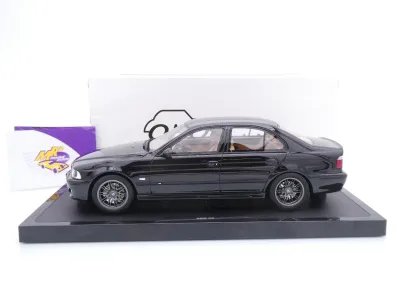 Preview: Ottomobile OT1338 # BMW M5 (E39) Limousine Baujahr 2000 " schwarzmetallic " 1:18