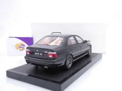 Preview: Ottomobile OT1338 # BMW M5 (E39) Limousine Baujahr 2000 " schwarzmetallic " 1:18