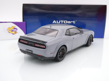 Preview: AUTOart 71774 # Dodge Challenger R/T Scat Pack Widebody Baujahr 2022 " grau " 1:18