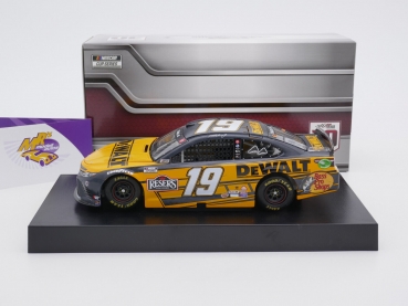 Preview: Lionel Racing C192123DWLMT # Toyota NASCAR 2021 " Martin Truex Jr. - DeWalt " 1:24