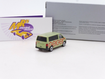 Preview: Herpa 944892 # Volkswagen VW T6 Bus hellgrün-rot " Geiger Bau " 1:87