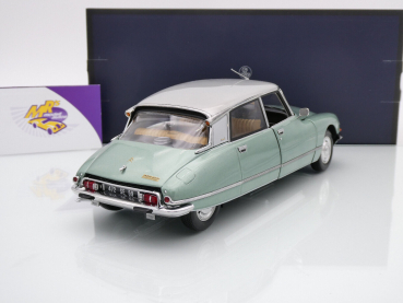 Preview: Norev 181724 # Citroen DS 23 Pallas Limousine Baujahr 1972 " hellgrünmetallic-silbermetallic " 1:18 Limitiert auf nur 400 Stück !!