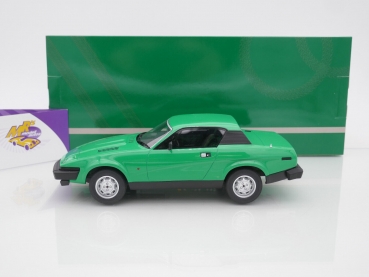 Preview: Cult CML115-3 # Triumph TR7 Coupe Baujahr 1980 in " grün (Java Green) " 1:18