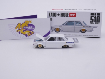 Preview: TSM MINI GT KHMG016 # Datsun 510 Pro Street LHD " perlweiß " GReddy " 1:64