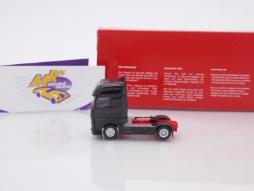 Preview: Herpa 309202-003 # MB Actros Gigaspace 2-achs Zugmaschine " schwarz " 1:87