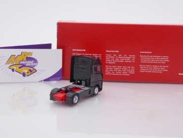 Preview: Herpa 309202-003 # MB Actros Gigaspace 2-achs Zugmaschine " schwarz " 1:87