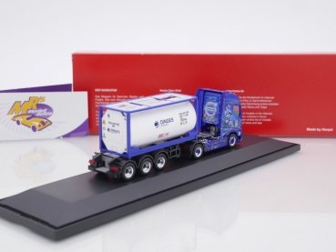 Preview: Herpa 122238 # Volvo FH GL 2/3-achs Tankcontainer-Sattelzug blau-weiß " Ingo Dinges / The Viking LXXXVIII " 1:87