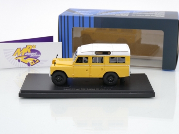 Preview: Autocult Avenue 60108 # Land Rover 109 Series III Baujahr 1975 " gelb-weiß " 1:43
