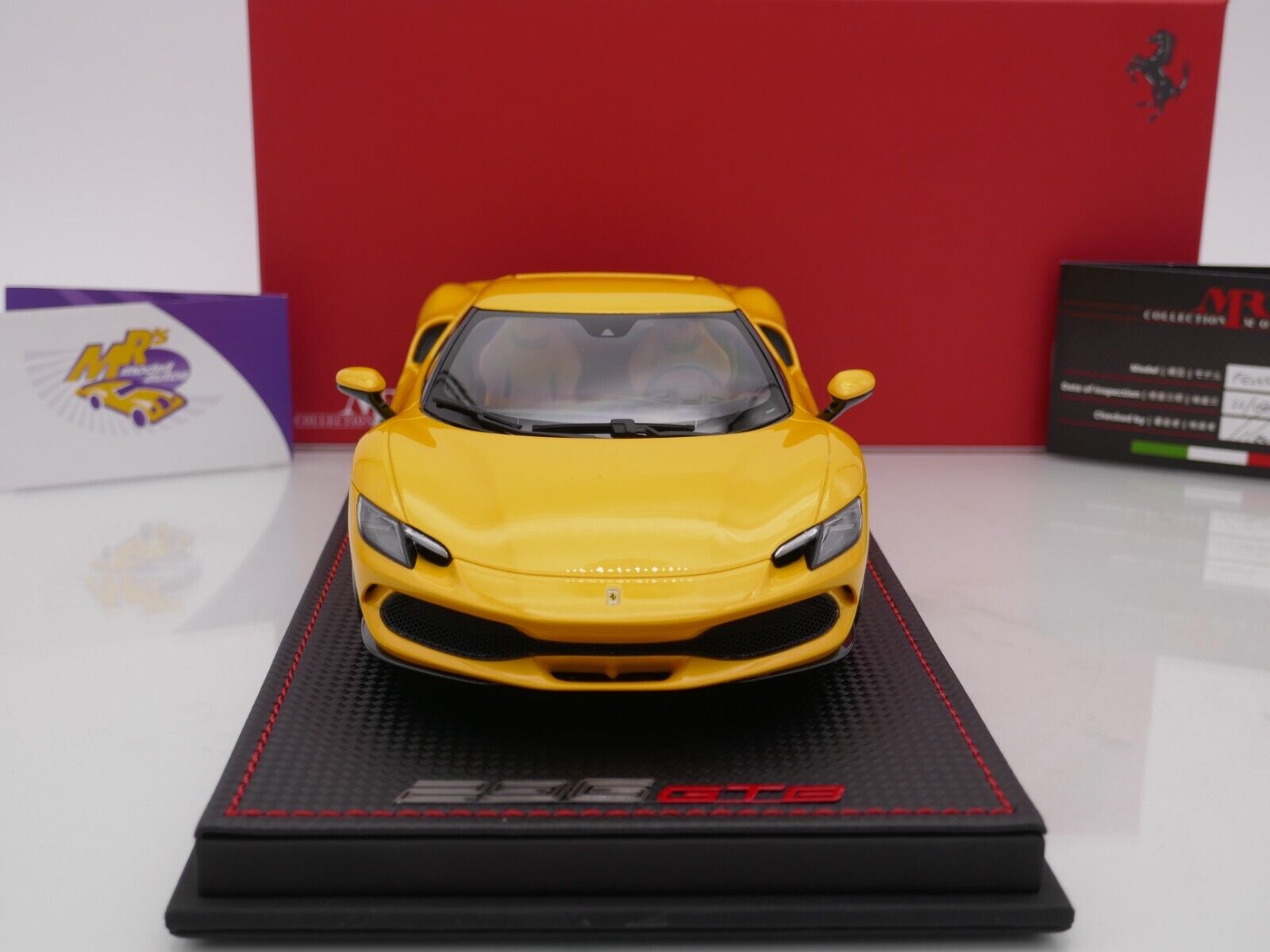 1/18 MR Collection Ferrari 812 Competizione A Giallo Tristato Yellow F