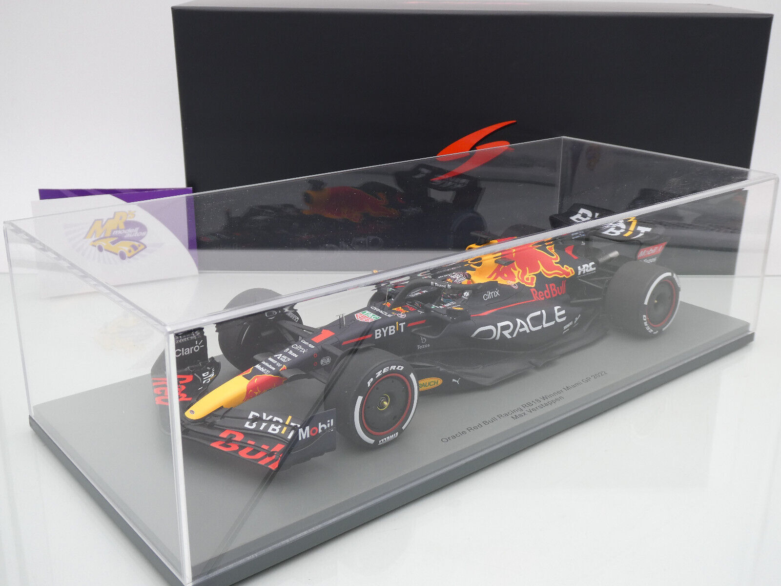 Voiture Miniature De Collection - SPARK 1/18 - RED BULL RB18 - Winner