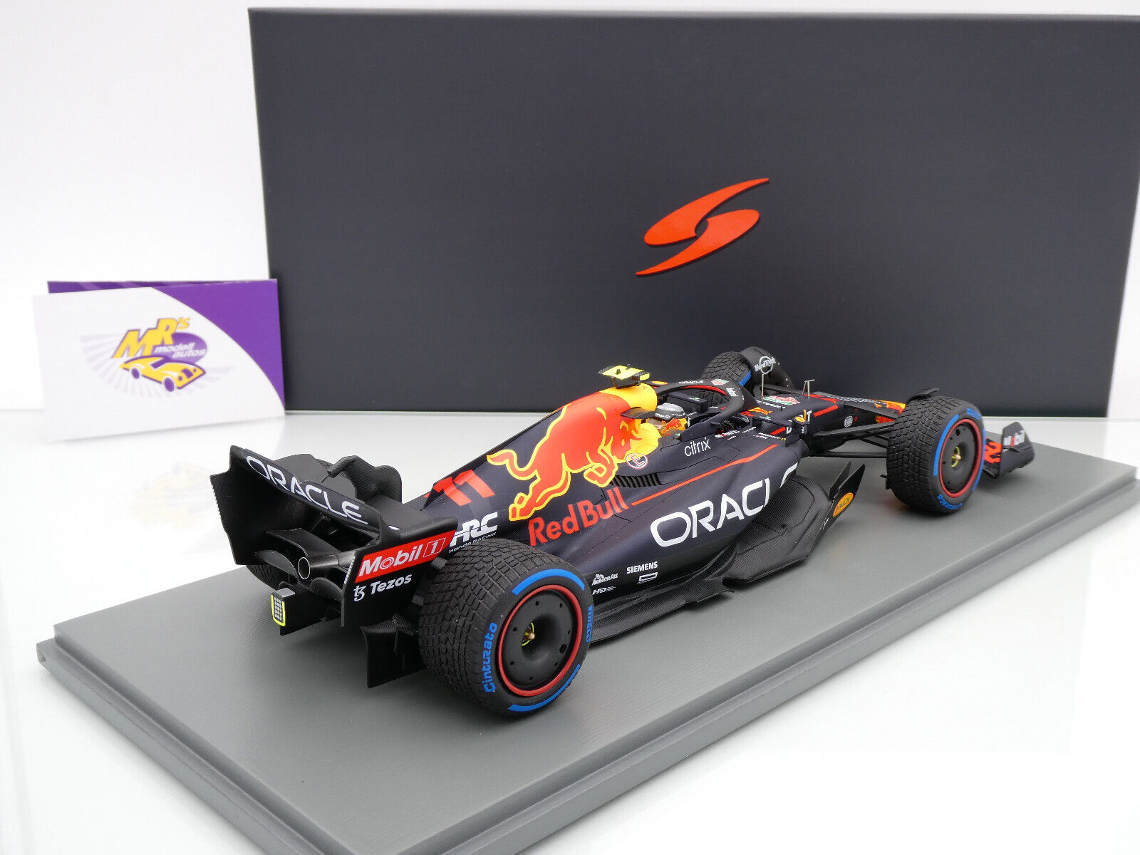 118 スパークレッドブルRB18 日本GP 2022 ×LED照明ケース 1/18 Red
