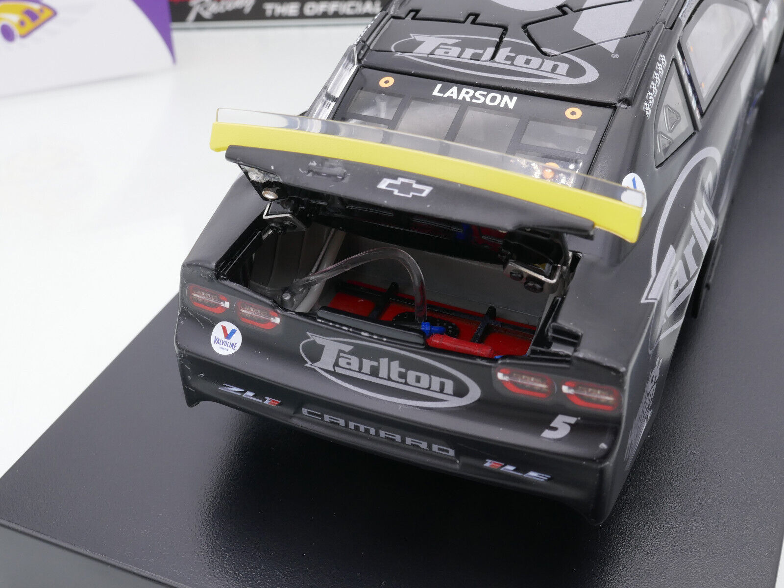 99 Daniel Suarez COMMSCOPE 1/64 ACTION LIONEL 2021 Camaro ZL1 IN STOCK - Foto 8