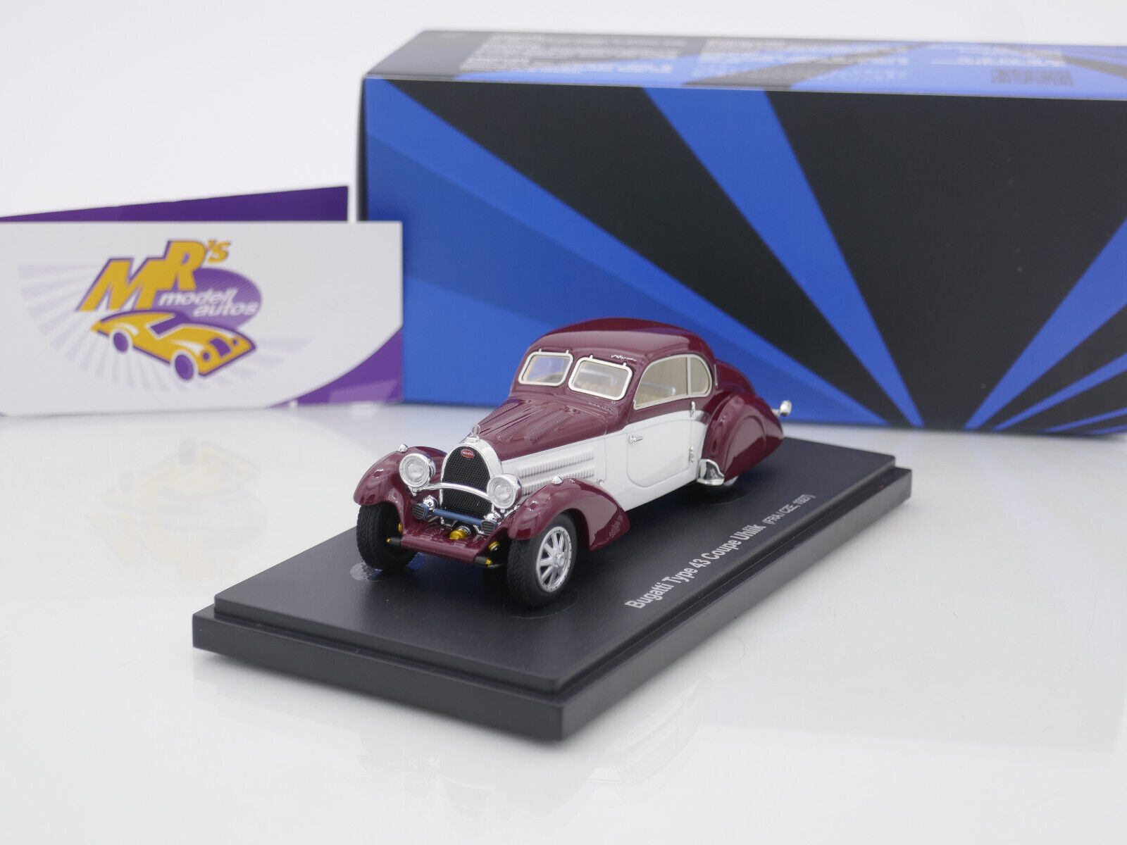 Bugatti Type 68 Coupe Argent - France - 1945 au 1/43 de AutoCult ATC03022