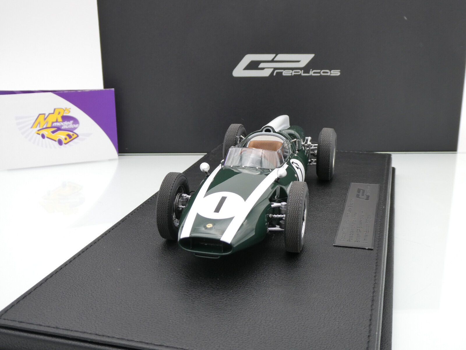 GP Replicas 1/18 Cooper F1 T53 #4 – Spa 1960 – McLaren – Avec écrin GP160C
