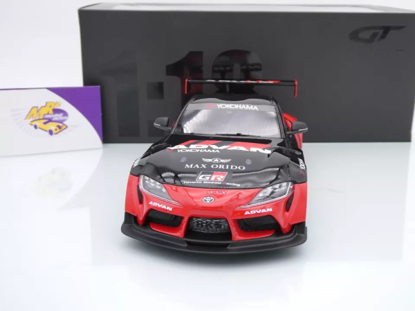 GT Spirit GT889 # Toyota Supra GR Advan HKS Baujahr 2020 " schwarz-rot " 1:18