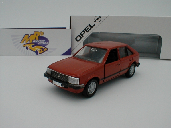 Black-Deal ##  GAMA Opel Kadett D Limousine Baujahr 1979 in " braun " 1:43