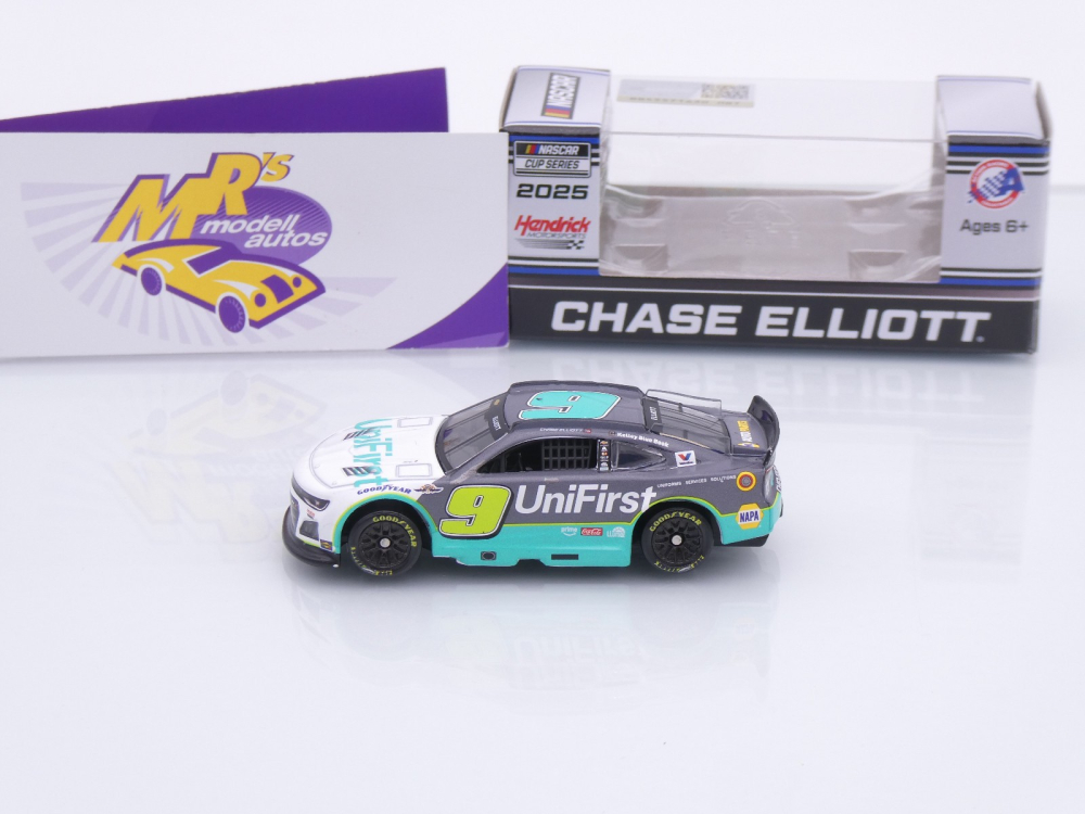 Lionel Racing CX92565UTBCL # Chevrolet Camaro NASCAR 2025 " Chase Elliott - UniFirst Throwback " 1:64