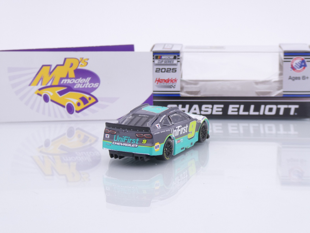 Lionel Racing CX92565UTBCL # Chevrolet Camaro NASCAR 2025 " Chase Elliott - UniFirst Throwback " 1:64