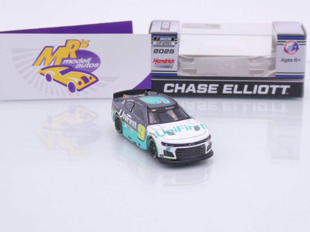 Lionel Racing CX92565UTBCL # Chevrolet Camaro NASCAR 2025 " Chase Elliott - UniFirst Throwback " 1:64