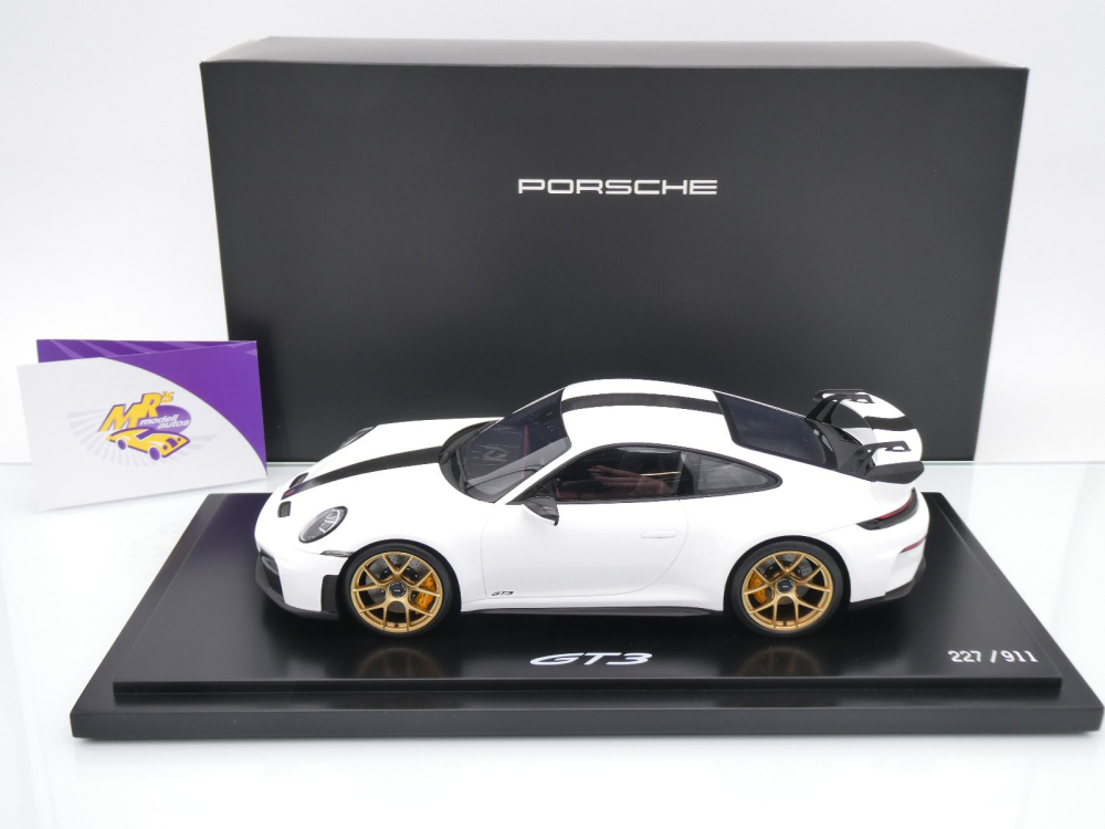 Spark WAP0215200TGT3 # Porsche 911 992.2 GT3 Baujahr 2024 " weiß-schwarz " 1:18