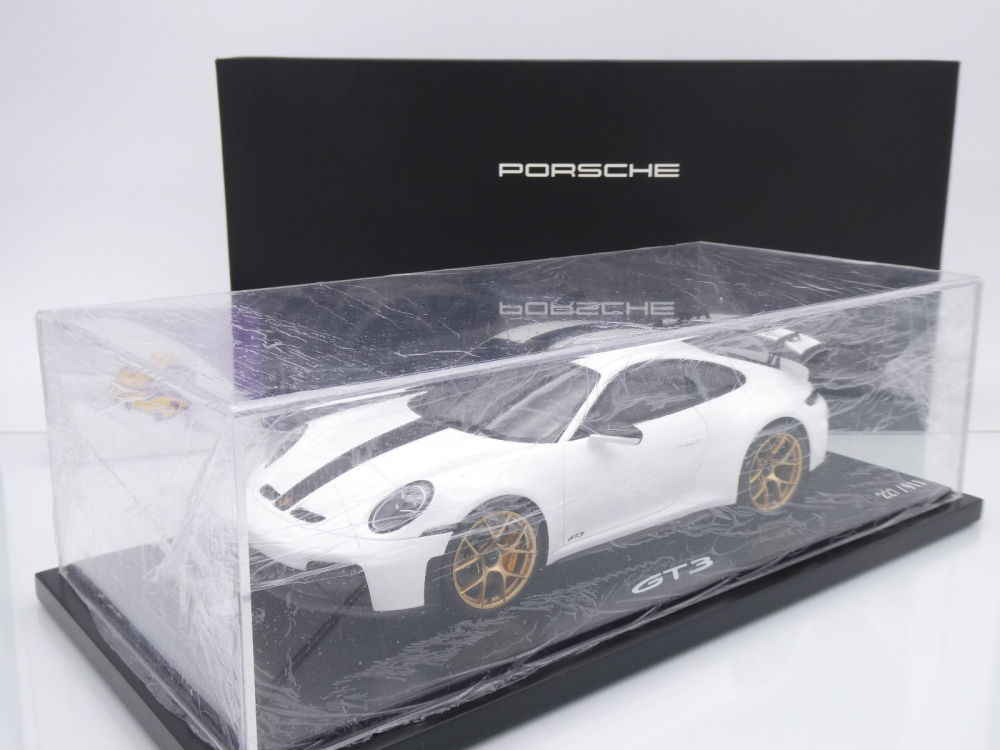 Spark WAP0215200TGT3 # Porsche 911 992.2 GT3 Baujahr 2024 " weiß-schwarz " 1:18