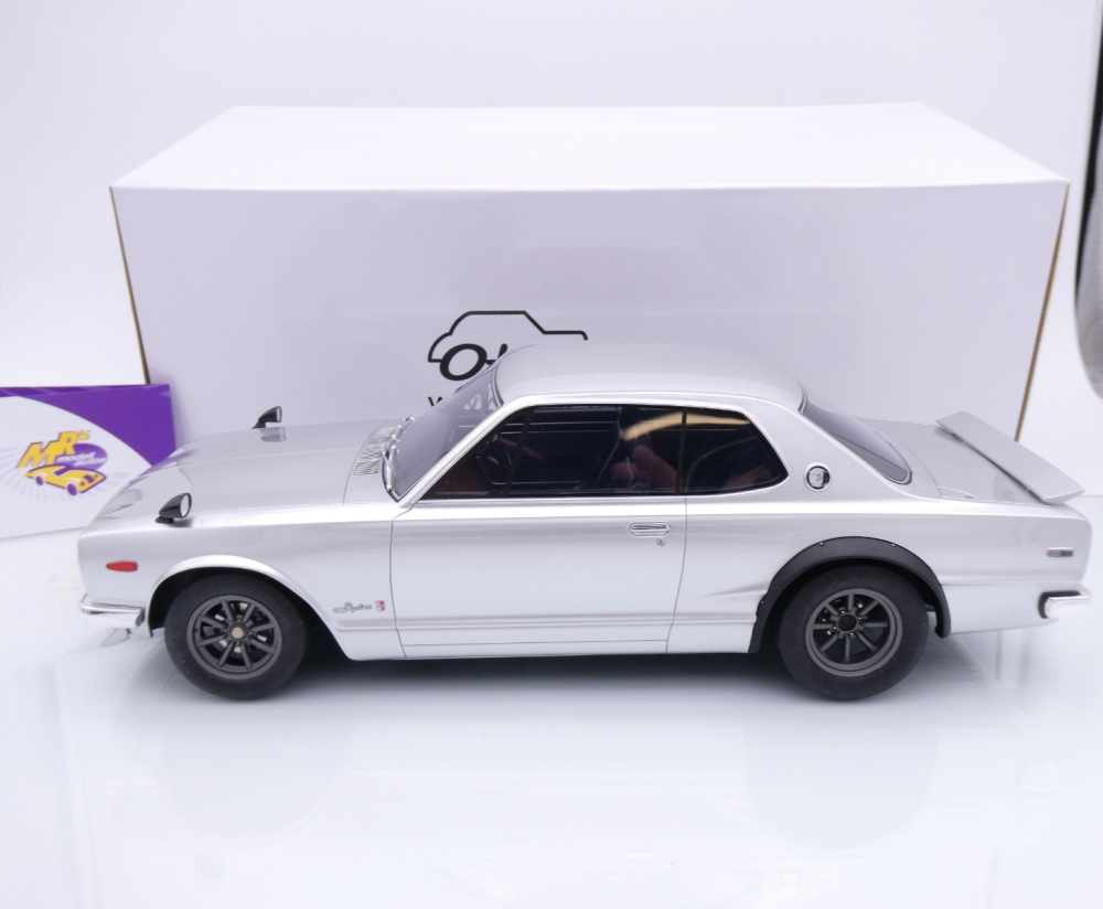 Ottomobile G094 # Nissan Skyline 2000 GT-R KPGC10 Baujahr 1971 " Silbermetallic " 1:12