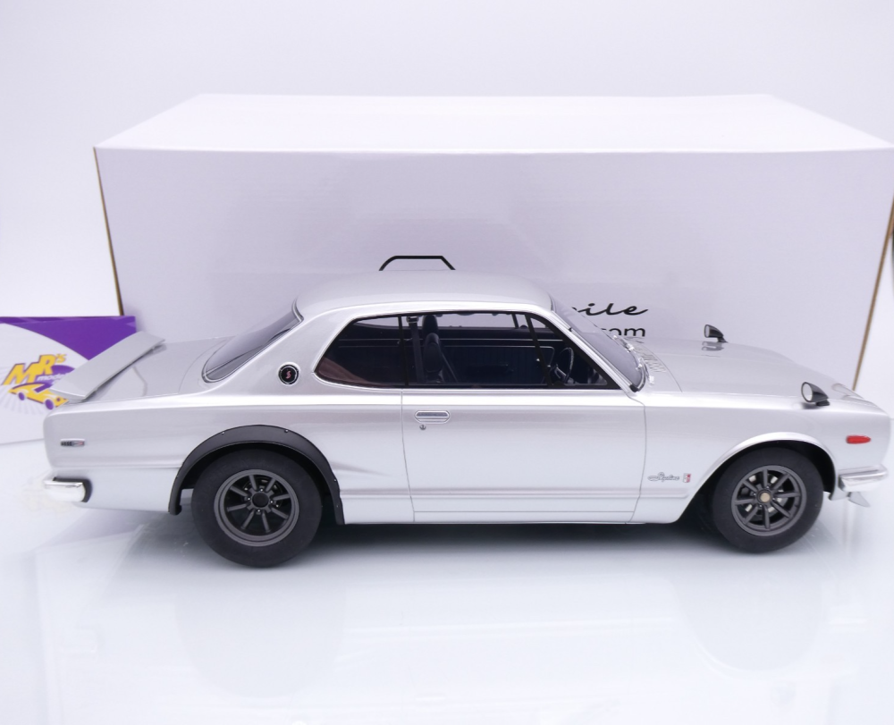 Ottomobile G094 # Nissan Skyline 2000 GT-R KPGC10 Baujahr 1971 " Silbermetallic " 1:12
